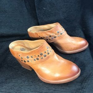 Sofft Saddle Brown Clogs Size7